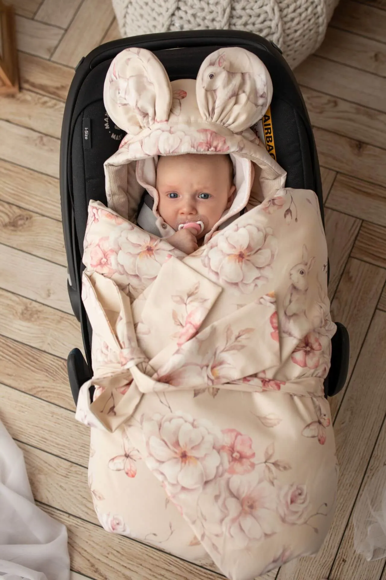 Car Seat Blanket - Velvet & Cotton - Pastel Meadow with Beige Velvet